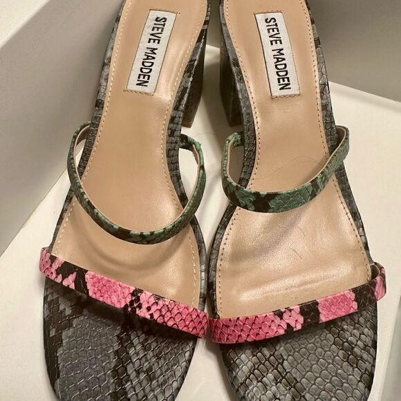 Steve Madden strappy sandals with block heels. - Picture 4 of 4